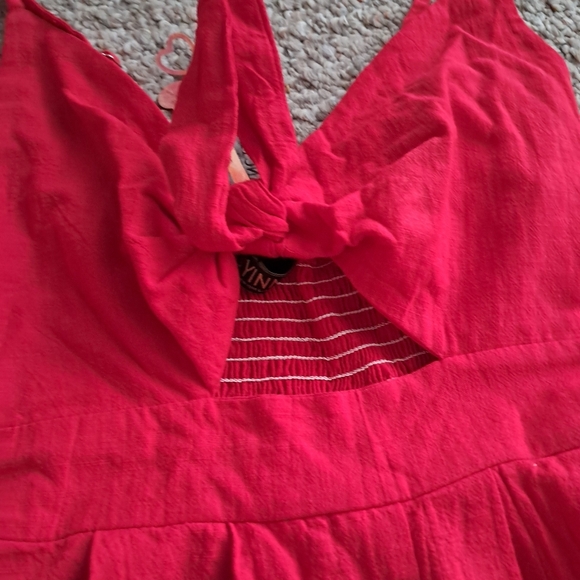 Adjustable spaghetti strap red dress - Picture 6 of 9